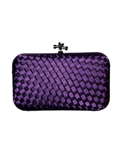 Bolsa clutch festa em cetim trançado, na cor roxa, perfeita para casamentos e formaturas.