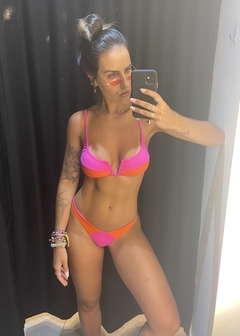 Top Biquini Decote V Bicolor Rosa e Laranja na internet