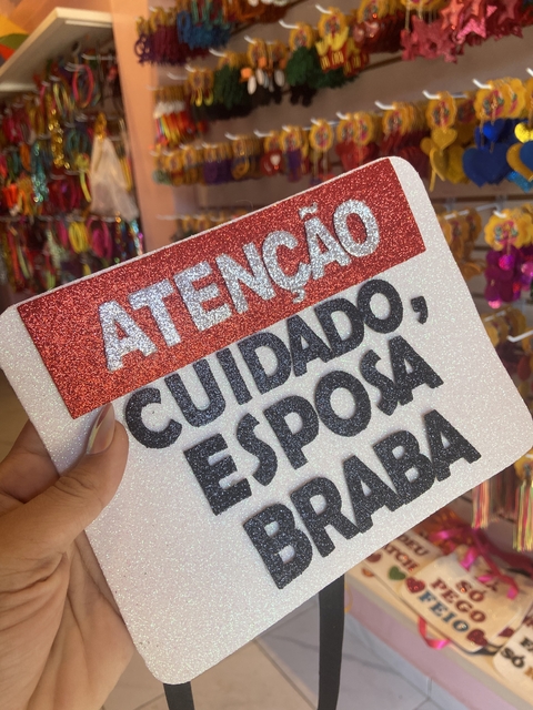 Plaquinha CUIDADO ESPOSA BRABA