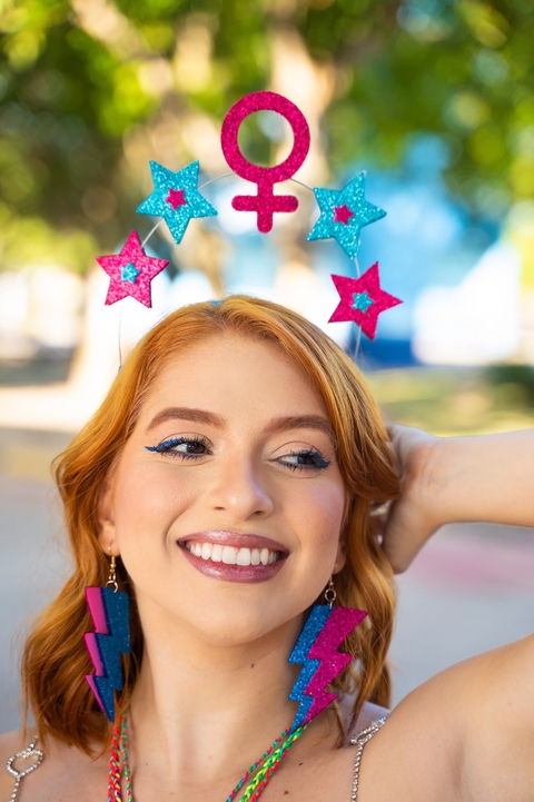 Tiara Lute como uma garota