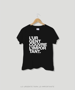 Remera lo urgente tapa lo importante - comprar online
