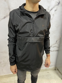 BUZO ANORAK BLACK en internet