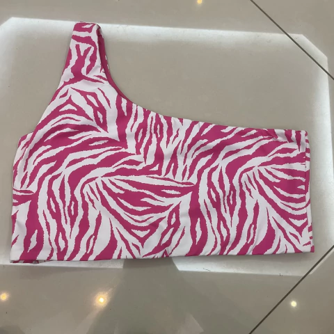 Top um ombro só zebra - comprar online