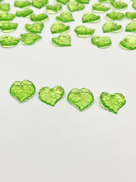 Pingente folha verde cordiforme translúcido - 20g