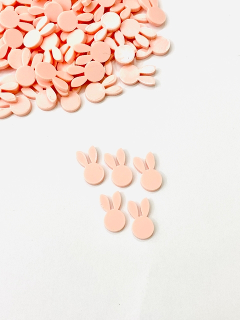 Aplique mini coelho salmão rostinho acrílico - 5 unidades