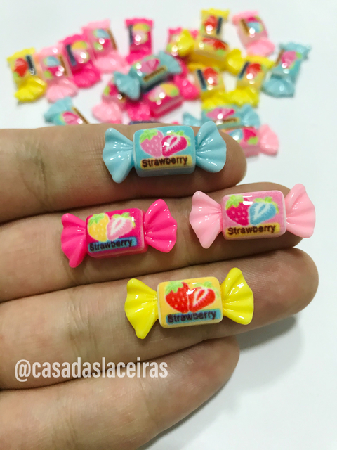 Balinha de resina strawberry 1 de cada cor - 4 unidades