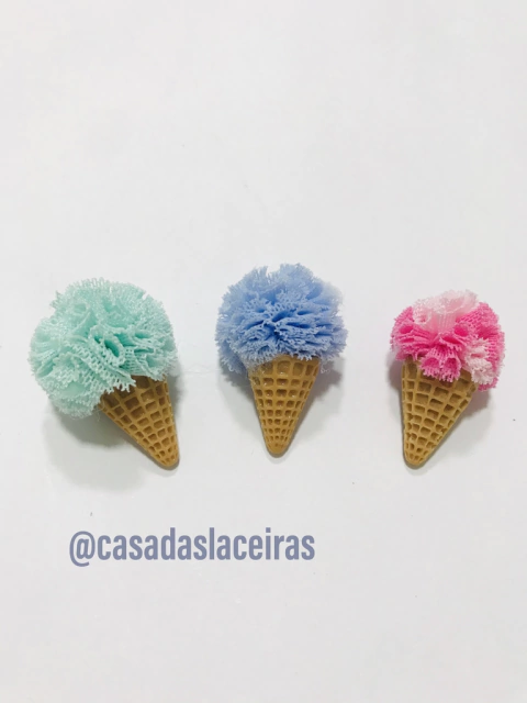 Aplique Sorvete com casquinha bege resina - 1 unidade