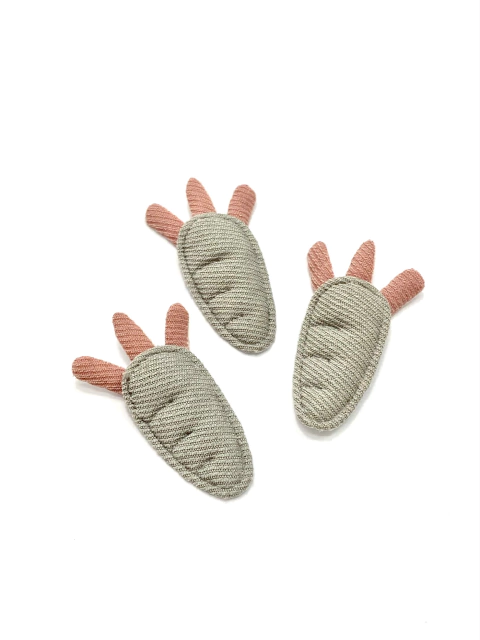 Aplique cenoura almofadada cinza 36x11mm - 2 unidades