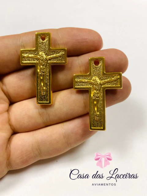 Pingente crucifixo 04 2 unidades plástico