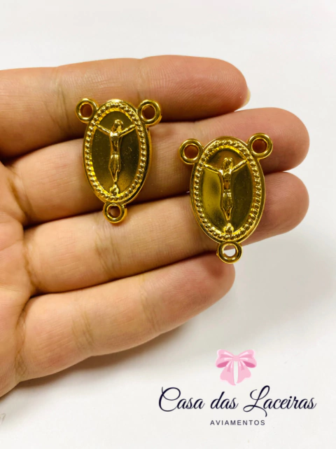 Pingente oval crucifixo dourado 2 unidades plástico