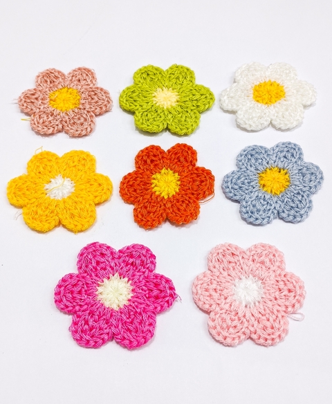 Aplique flor de crochê colorida - 2 unidades 3,5 cm