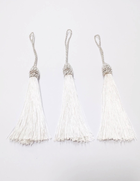 Pingente Tassel branco 90mm - 2 unidades