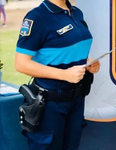 Remera policía barrial