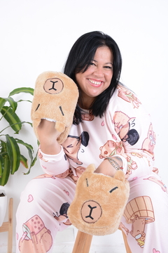 Pijama capibara con pantuflas - tienda online