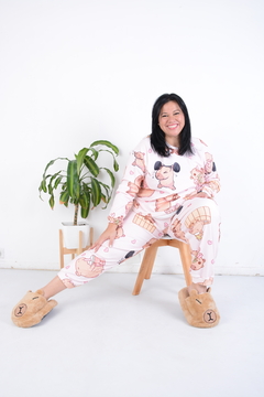 Pijama capibara con pantuflas - tienda online
