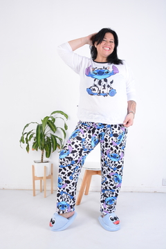 Pijama stich con pantuflas en internet
