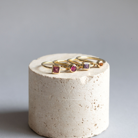 Anillo Solana oro amarillo 18k y Amatista carré - comprar online