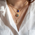 Collar con Zafiro verde talla damero de Oro amarillo 18k - comprar online