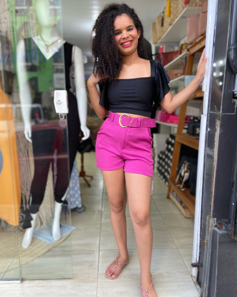 Short em alfaiataria com cinto