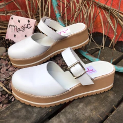 Zueco mules con plataforma, blancos. e03-23018