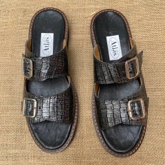 Chinelas doble hebilla croco negro y peltre. j05v-101 - comprar online