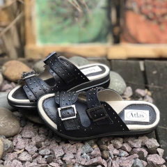 Imagen de Chinelas negras 2 hebillas y tachitas. p02v-585