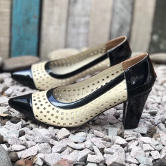 Clásicos picados, negro y hueso. f13-1646 - Altas de Olivos