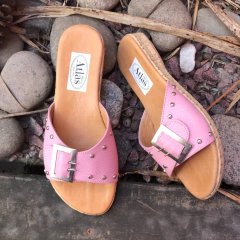 Chinelas rosas con hebilla. j05v-210 en internet