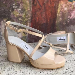 Sandalias con talón tacón y plataforma nude. N*43. e03v-1212 en internet