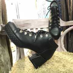 Botitas acordonadas con tacón y plataforma negras .e03i-5525 - comprar online