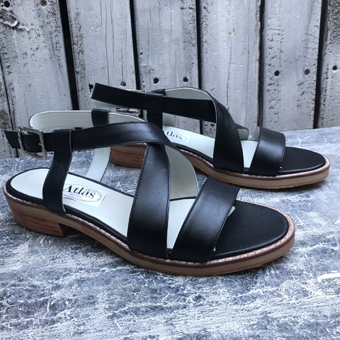 Sandalias regulables, negras. e03v-500