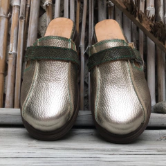 Zueco punta cerrada, metalizado platino. j05m-04 - comprar online