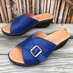 Chinelas con hebilla regulable azulino. j05v-211 en internet