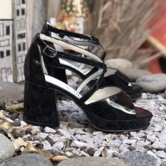 Sandalias con talón, tacón y plataforma negras. e03v-12 - Altas de Olivos