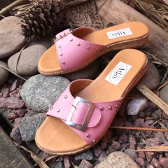 Chinelas rosas con hebilla. j05v-210