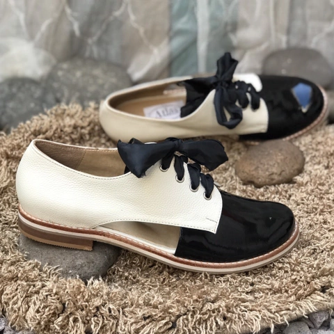 Imagen de Abotinado oxford, negro y hueso. h10-447