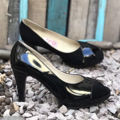 Stilettos boca de pez, charol y gamuza negros. e03-3008