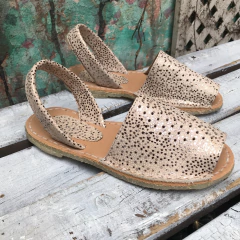 Sandalias españolas pintitas metalizadas v07v-033