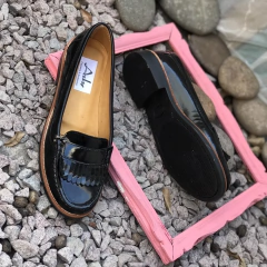 Mocasín 142-1300 r11 negro charol - Altas de Olivos