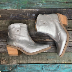 Charrito Texana corta cuero metalizado plata . p02-1851*464