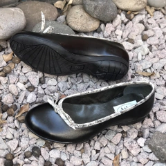 Chatitas negras con moño y ribetes flor, blanco. xx-700 - Altas de Olivos