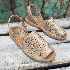 Sandalias españolas pintitas metalizadas v07v-033 en internet