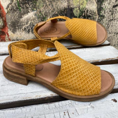 Sandalias con velcro en talón, maíz . q09v-450 en internet