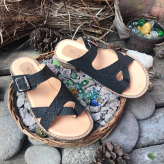 Ojotas acolchadas negras. q09v-sevilla