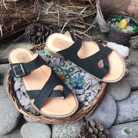 Ojotas acolchadas negras. q09v-sevilla