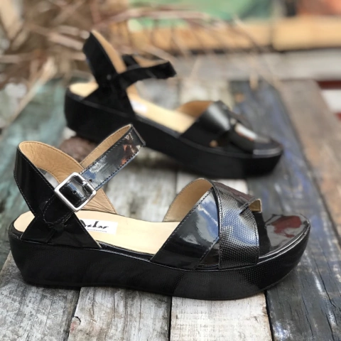 Sandalias con plataforma negras. . r11v-200