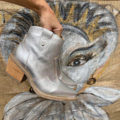 Charrito Texana corta cuero metalizado plata . p02-1851*464 - Altas de Olivos