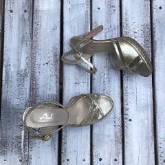 Sandalias stiletto y plataforma grabado platino. N*39- xxv-1351 en internet