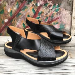 Sandalias cruzadas negras. p02v-589