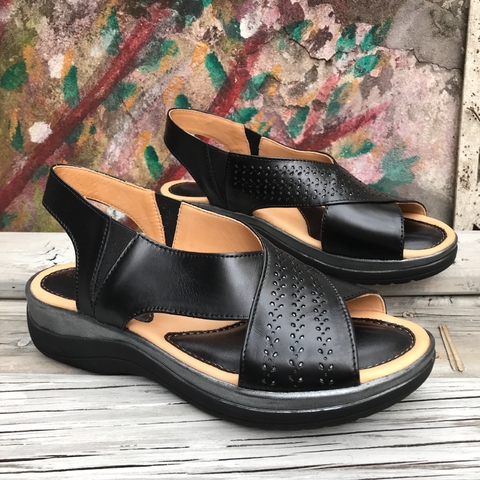 Sandalias cruzadas negras. p02v-589
